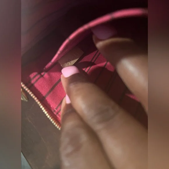 ⭐️ Authentic Louis Vuitton Neverfull MM Pouch ⭐️ - Picture 7 of 7